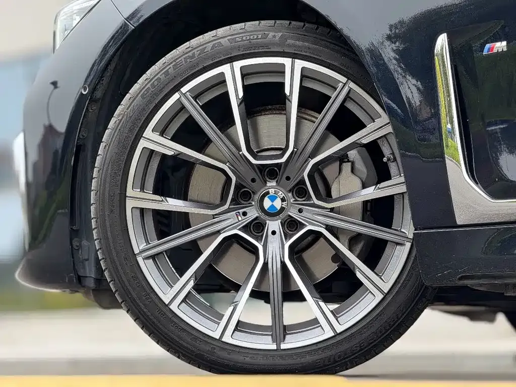 BMW 7 Series — фото 10