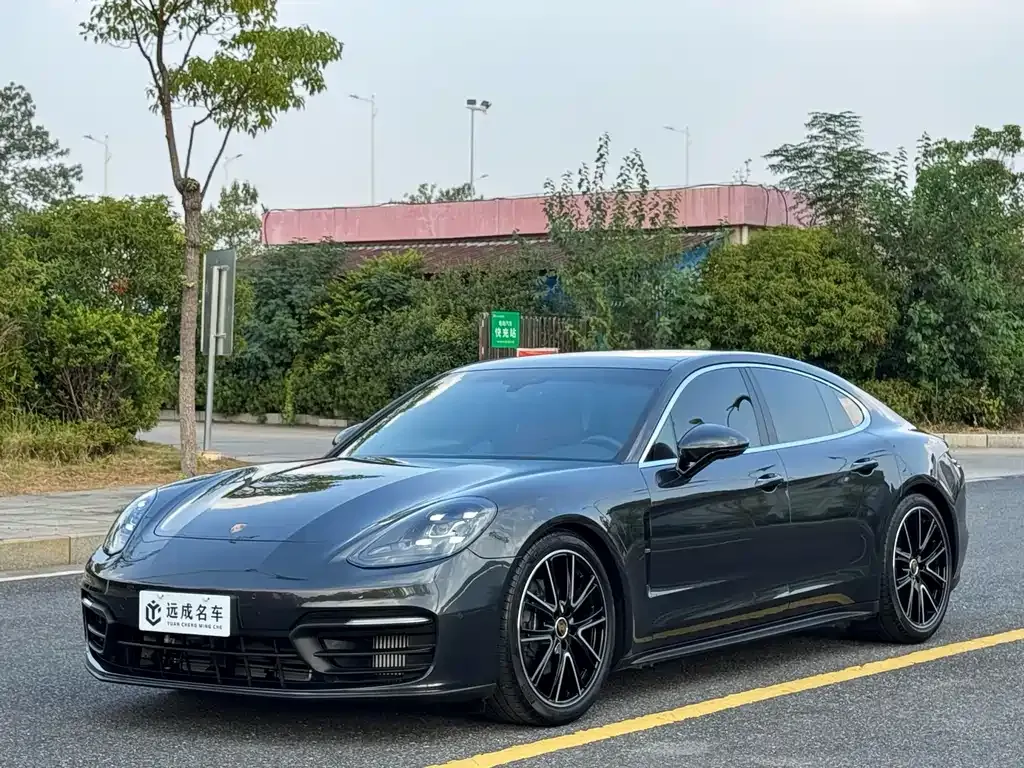 Porsche Panamera — фото 1