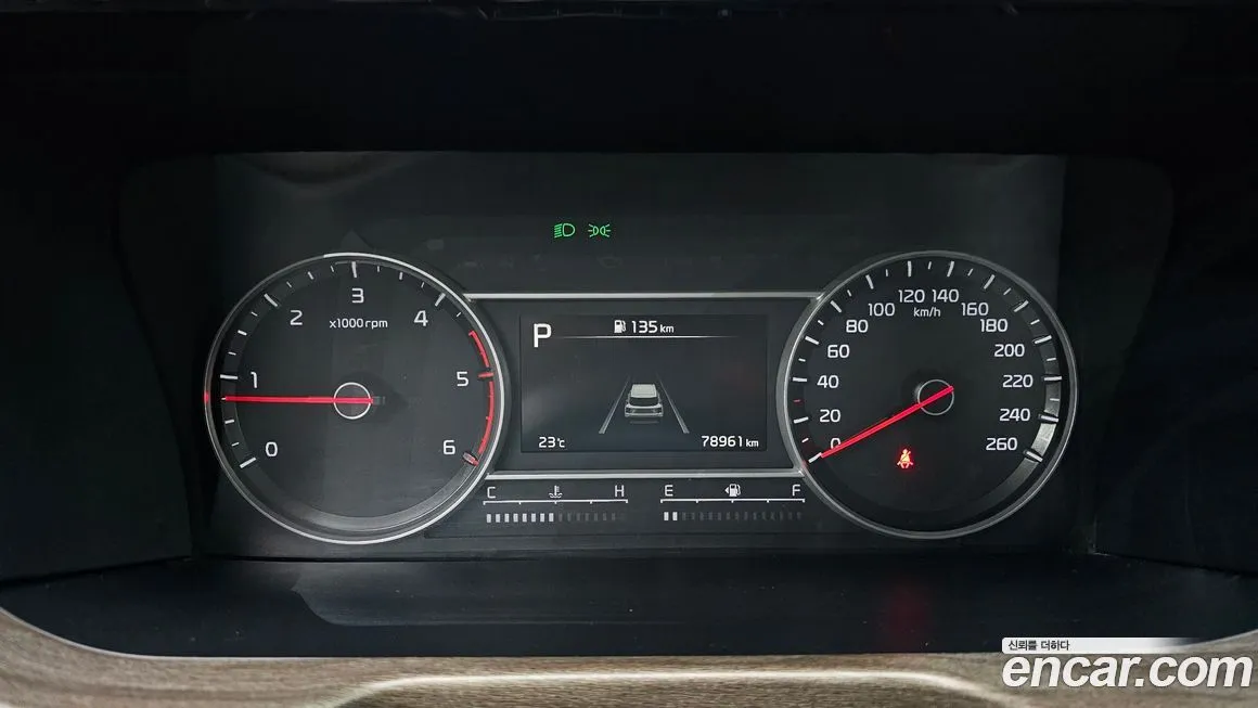 Kia Sorento — фото 8