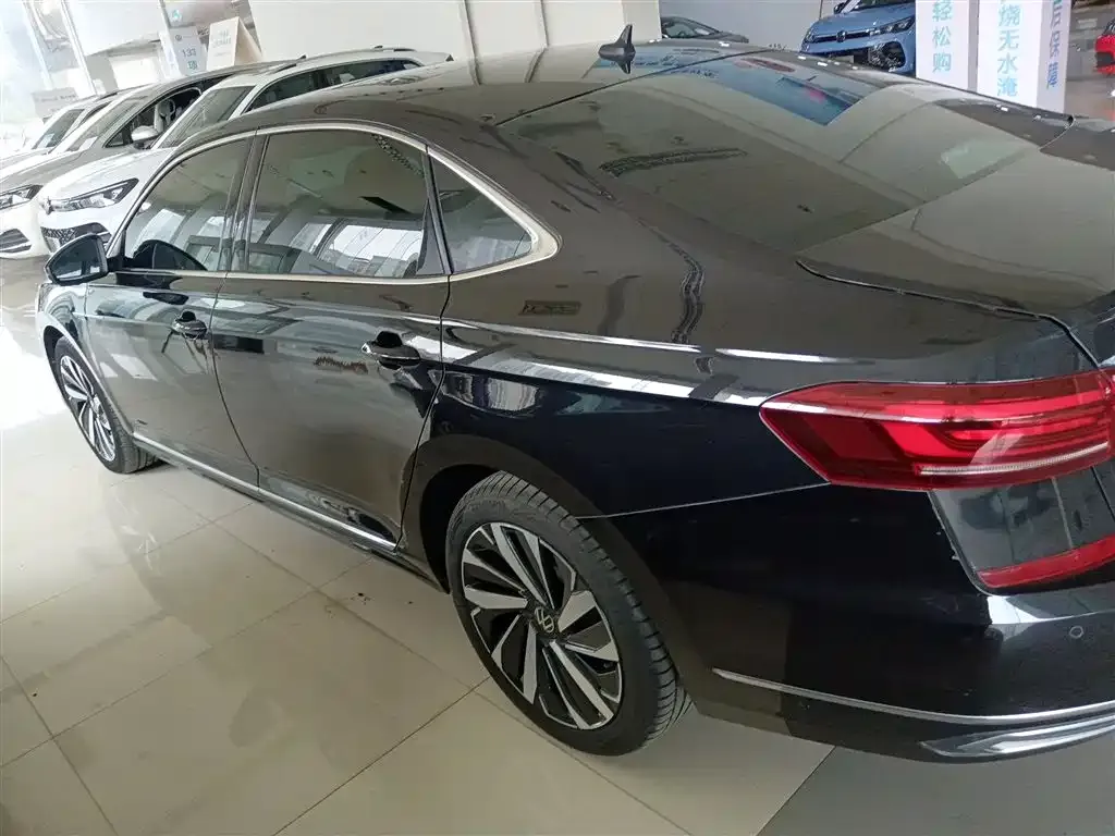 Volkswagen Passat — фото 5