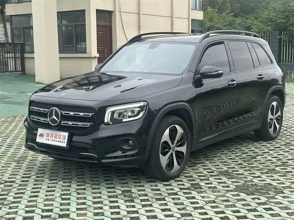 Mercedes-Benz GLB — фото 1