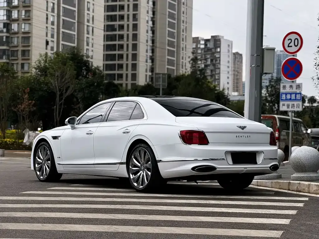 Bentley Flying Spur — фото 6