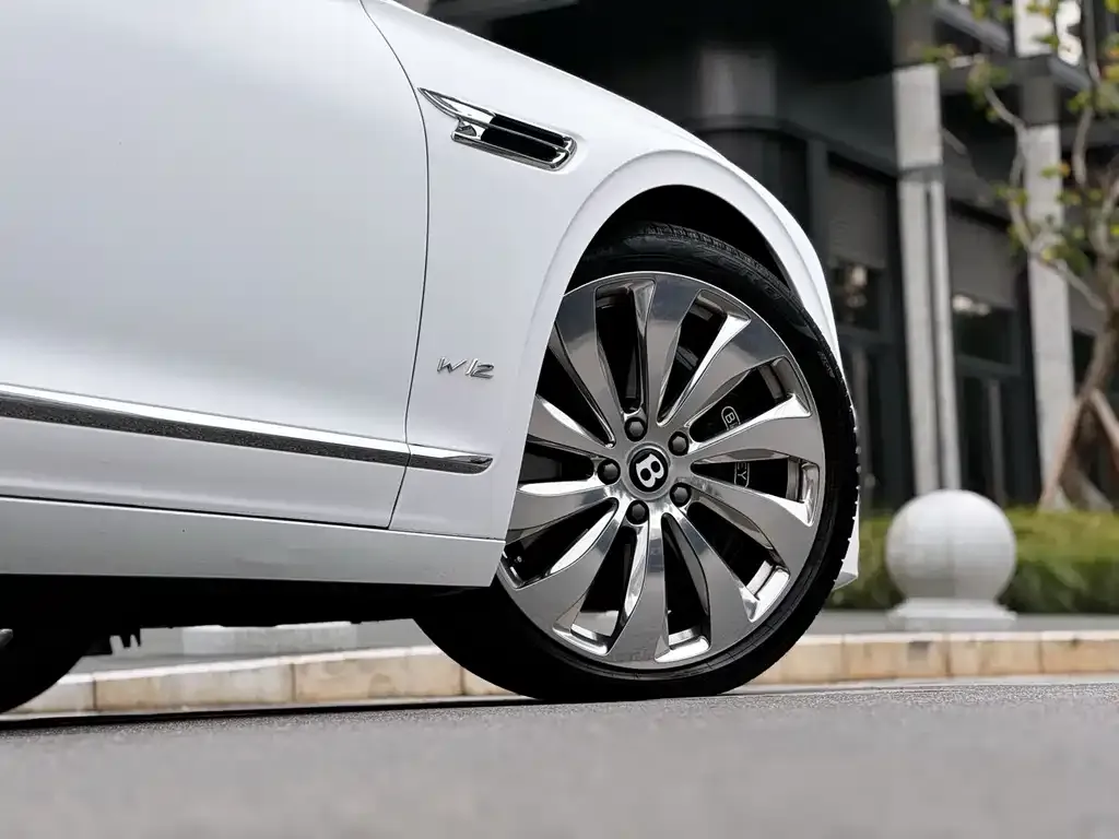 Bentley Flying Spur — фото 7