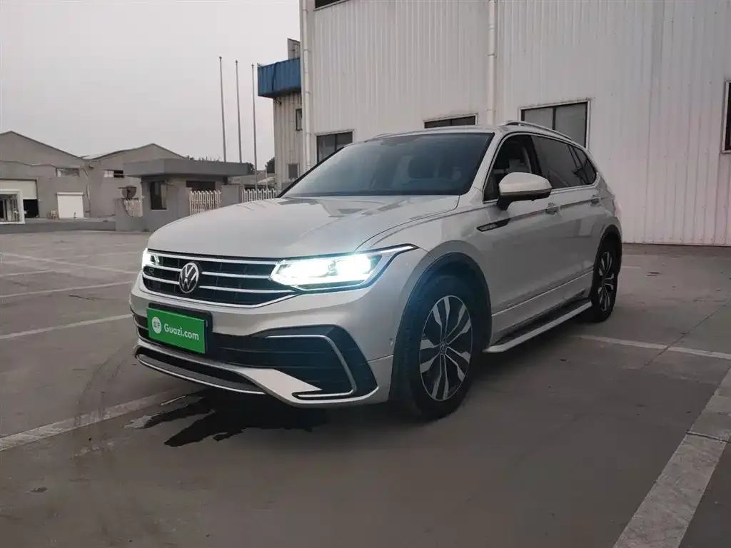 Volkswagen Tiguan L — фото 1