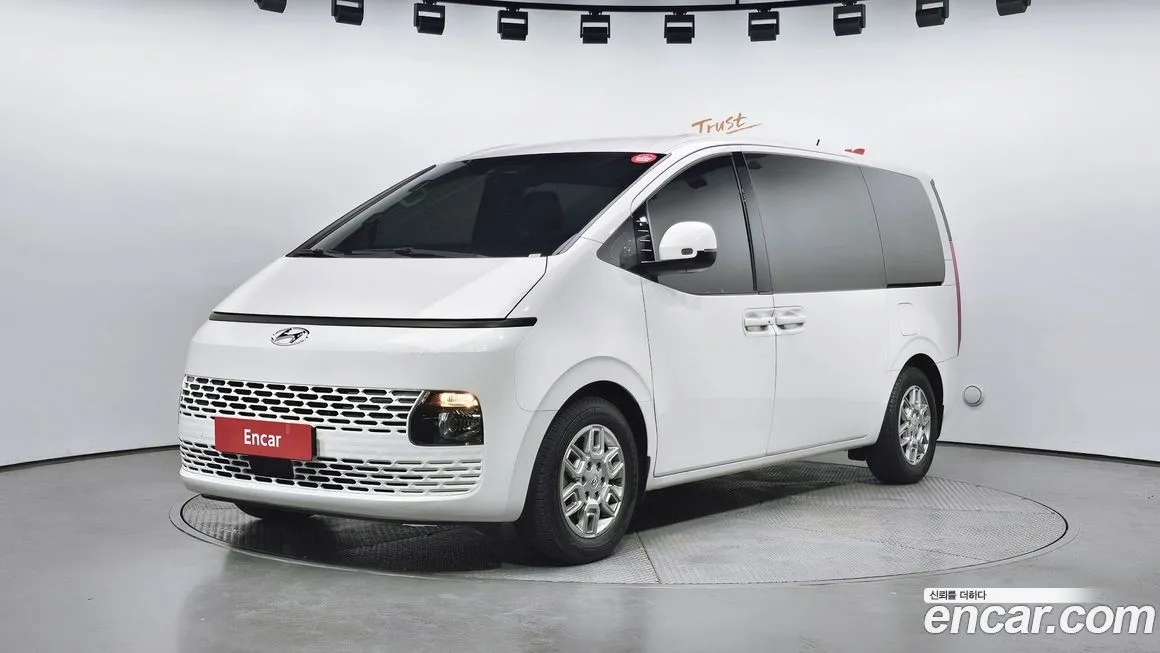 Hyundai Staria — фото 1