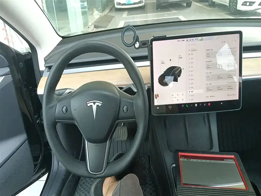 Tesla Model 3 — фото 10