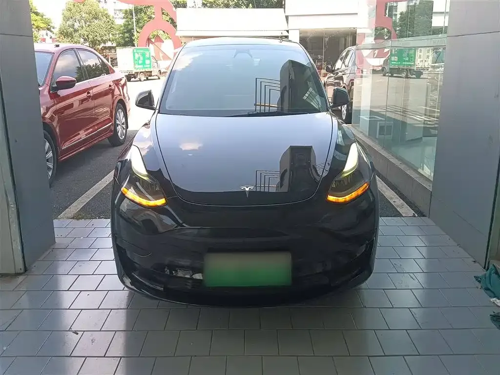 Tesla Model 3 — фото 3