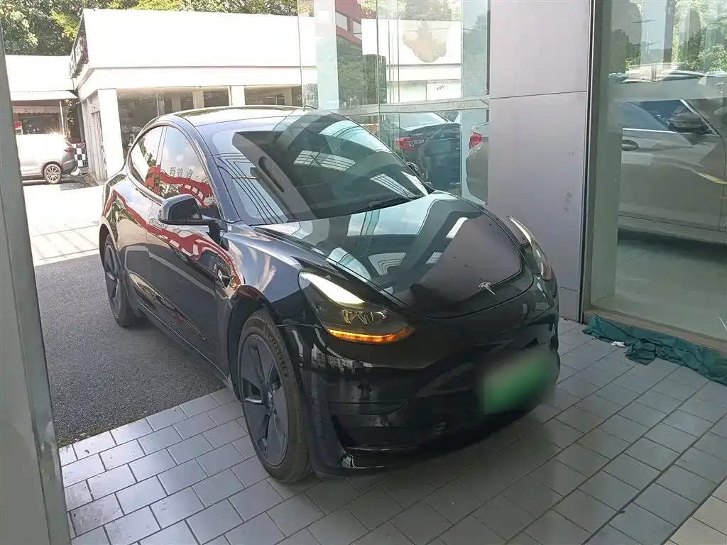 Tesla Model 3 — фото 4