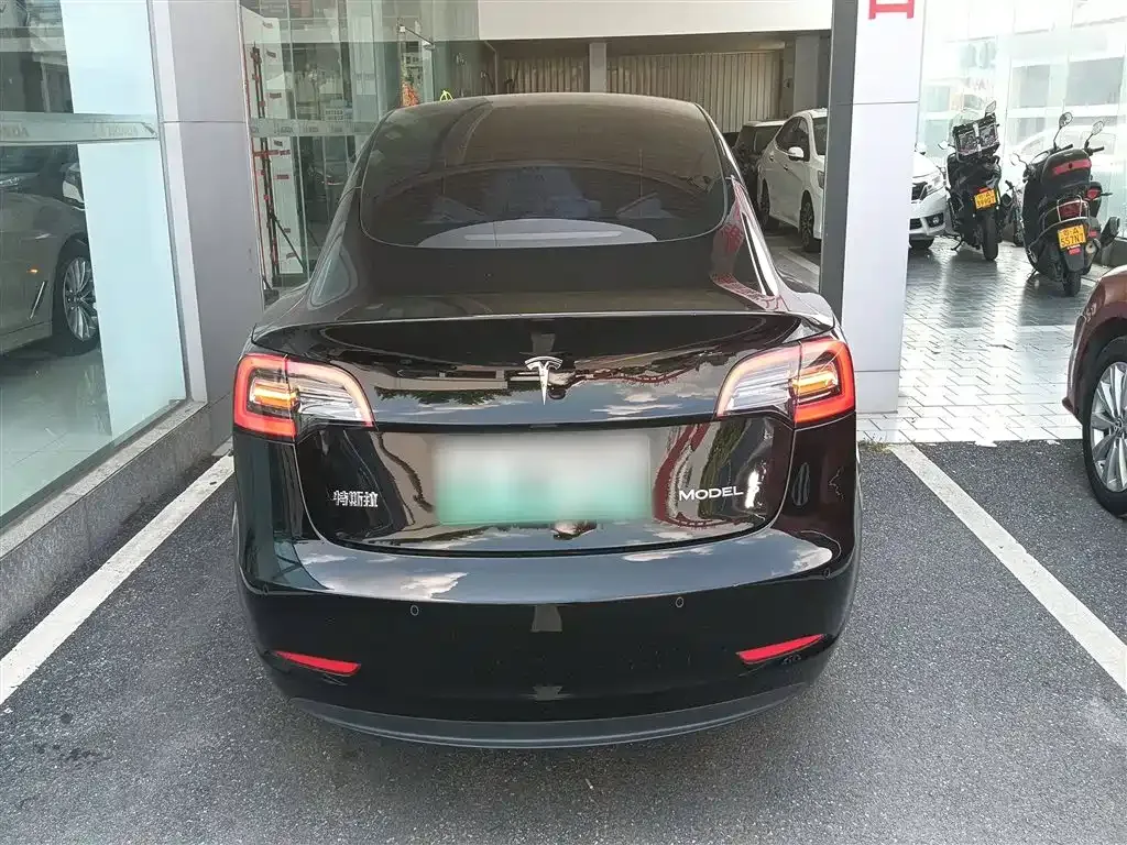 Tesla Model 3 — фото 6
