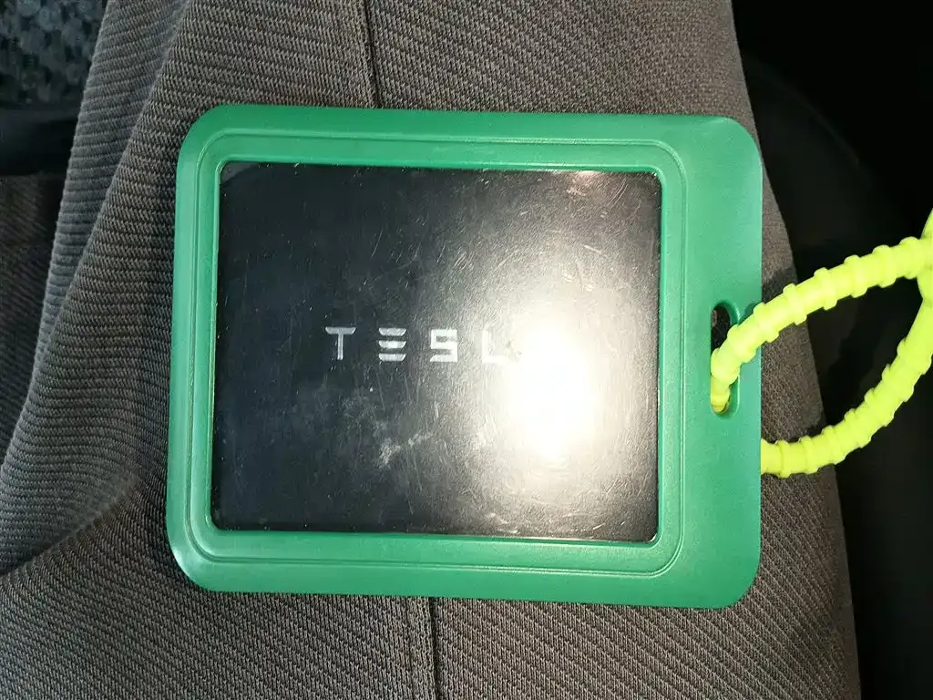 Tesla Model 3 — фото 9