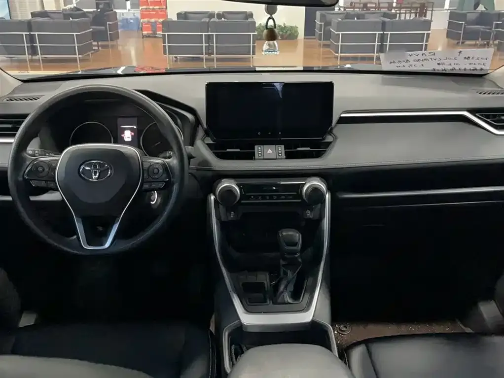 Toyota RAV4 — фото 10