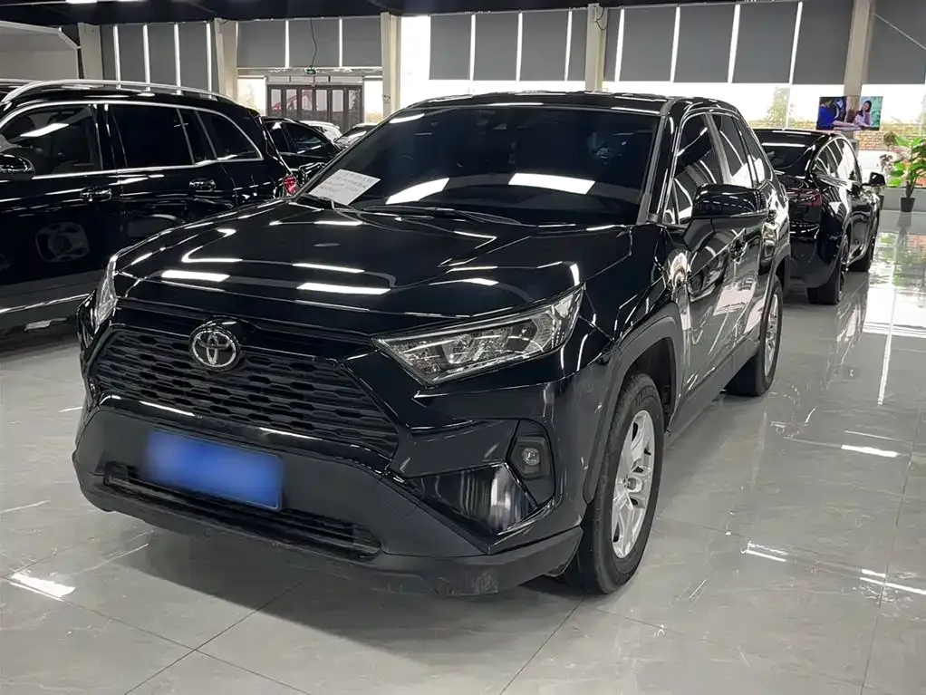 Toyota RAV4 — фото 2