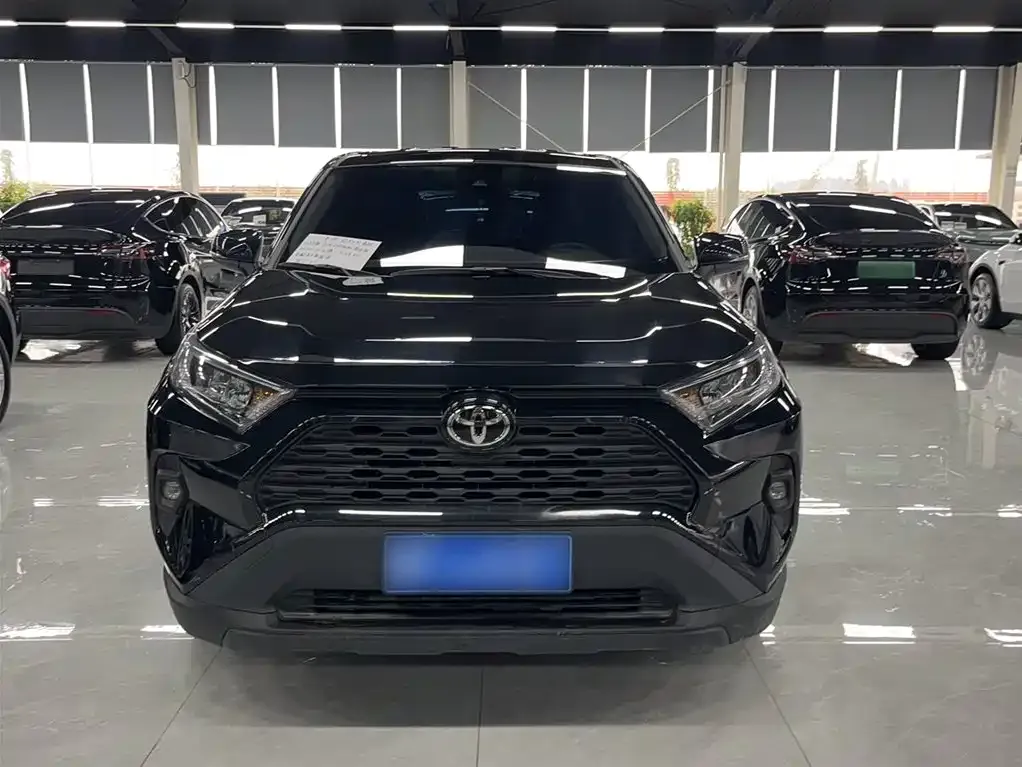 Toyota RAV4 — фото 3