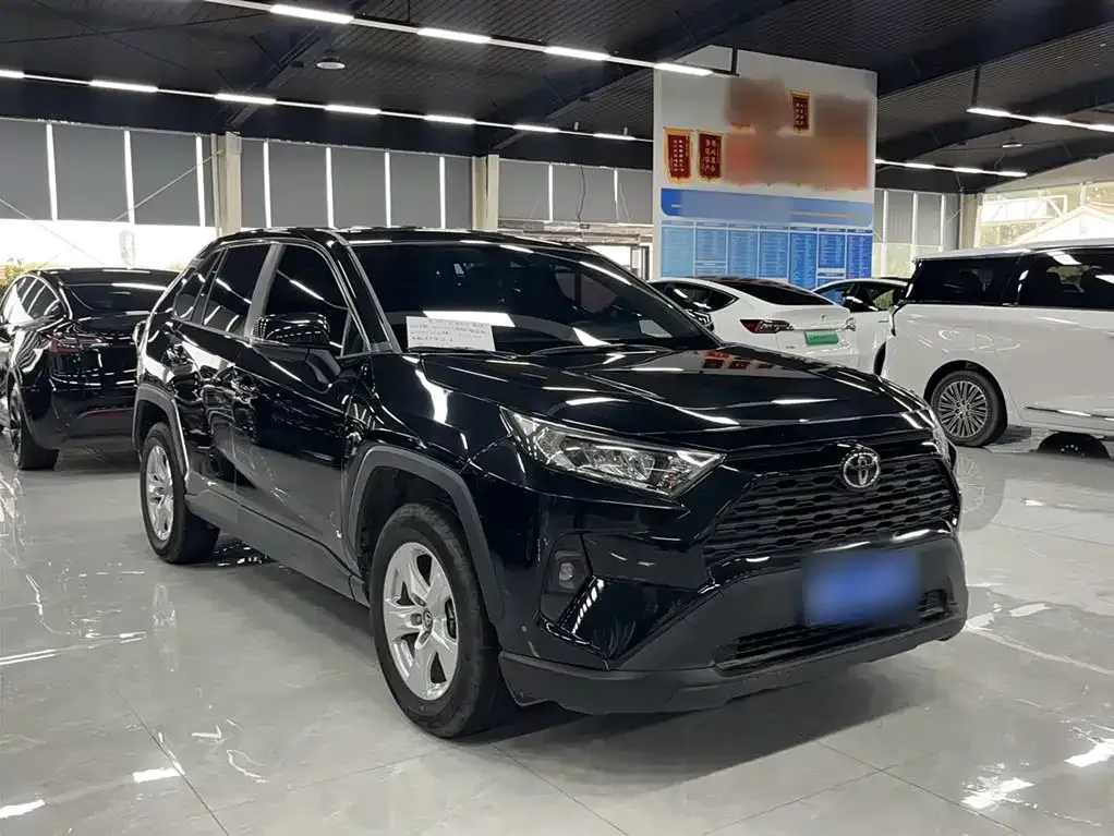 Toyota RAV4 — фото 4