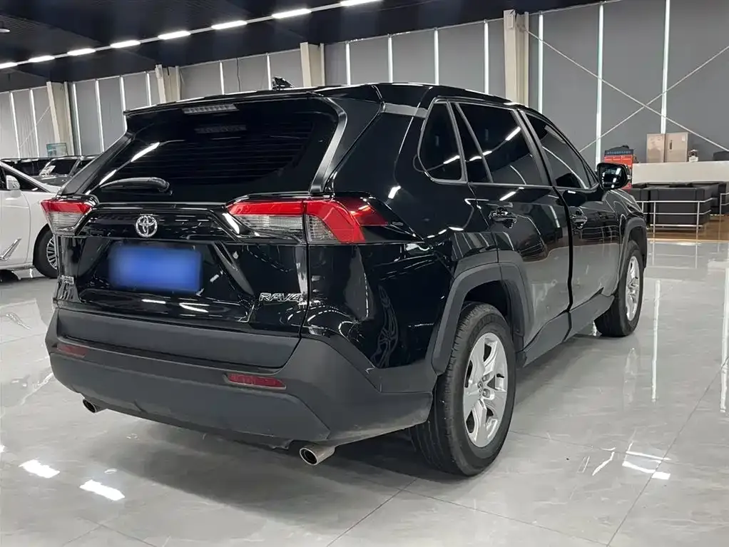 Toyota RAV4 — фото 5