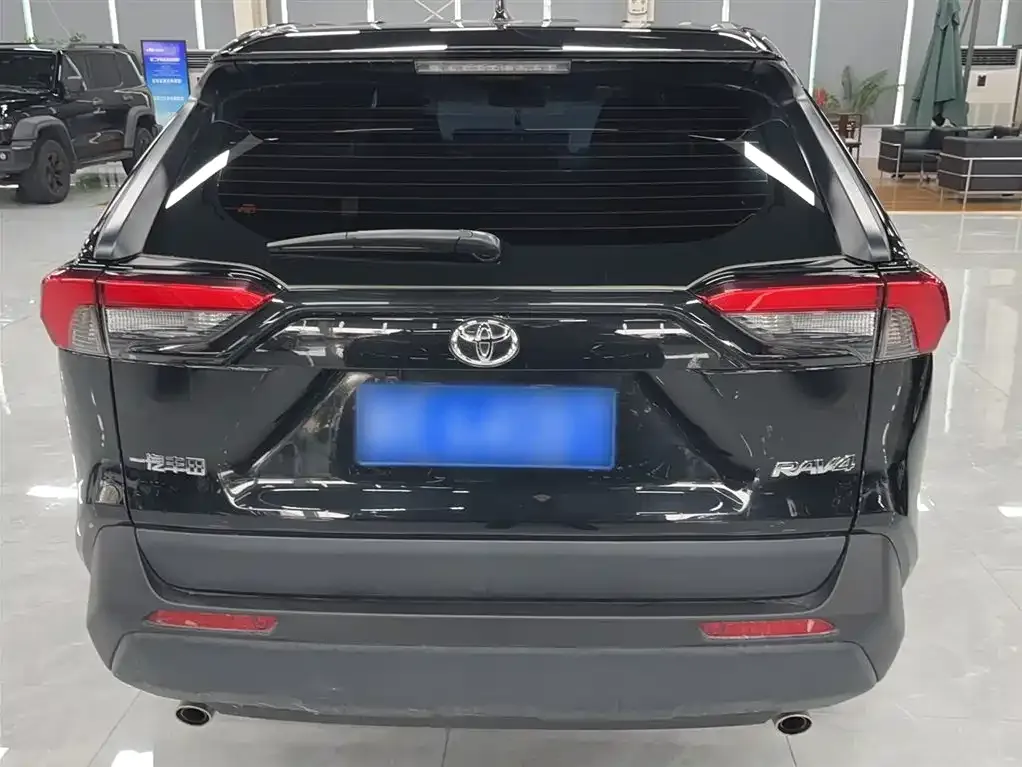 Toyota RAV4 — фото 6