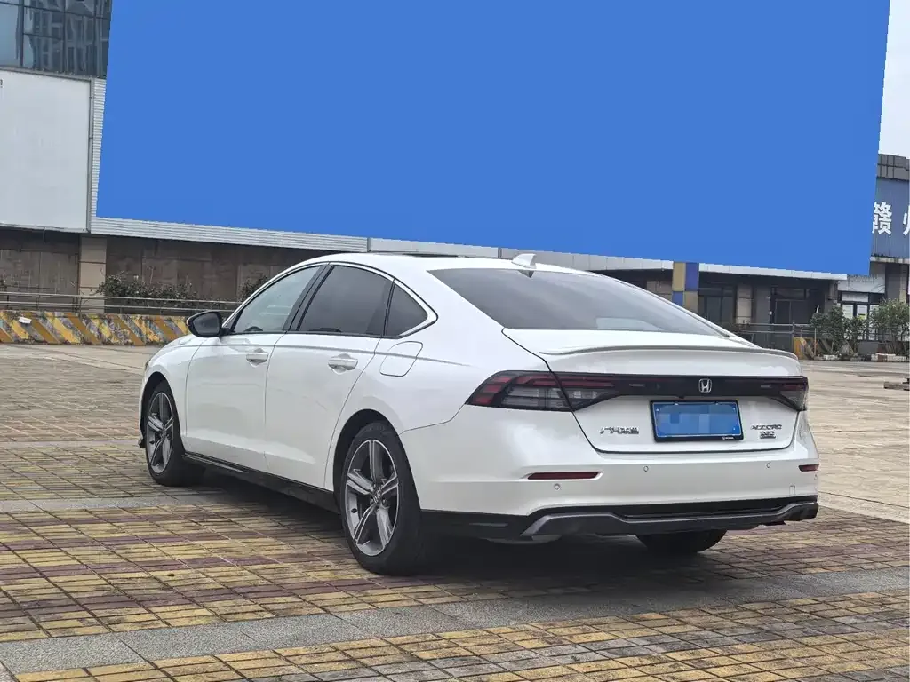 Honda Accord — фото 8