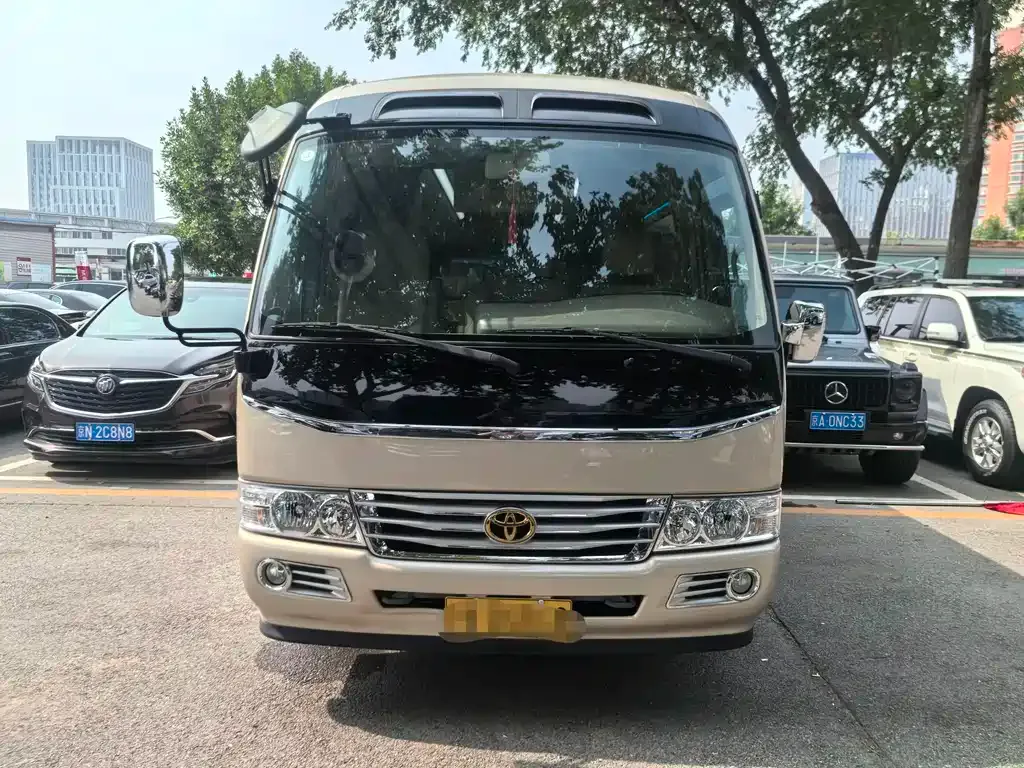 Toyota Coaster — фото 2