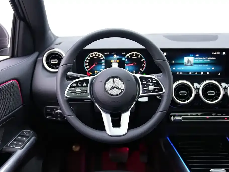 Mercedes-Benz GLA — фото 7