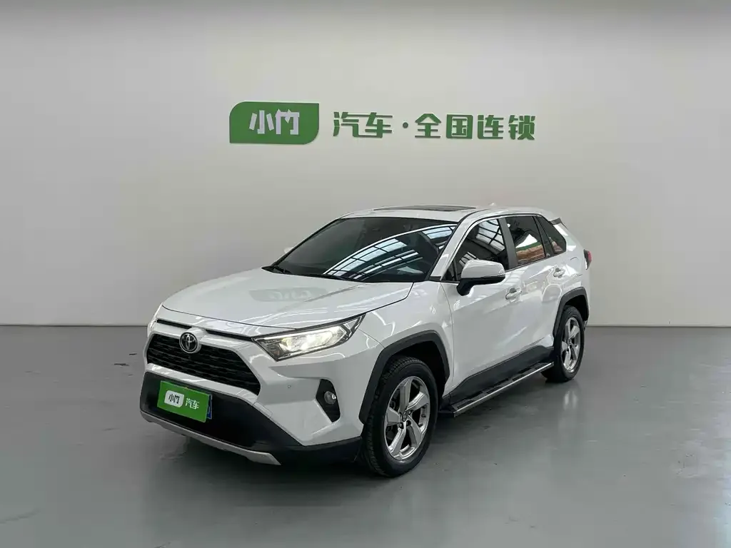Toyota RAV4 — фото 1
