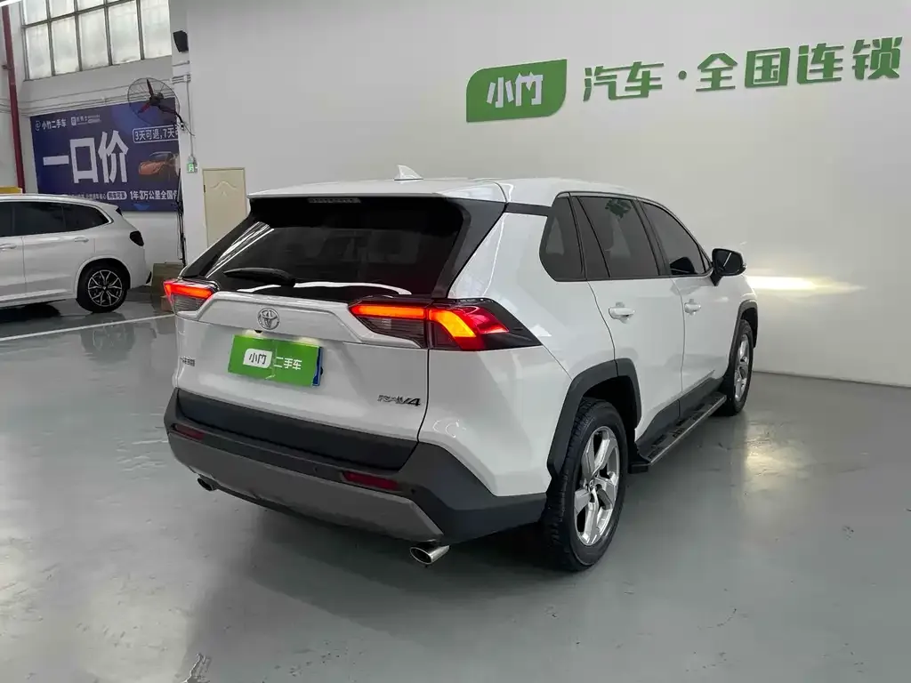 Toyota RAV4 — фото 4
