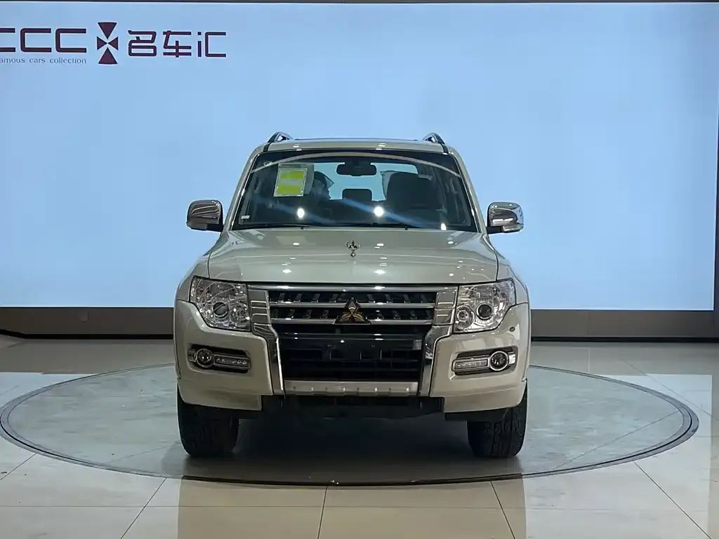 Mitsubishi Pajero (Import) — фото 2