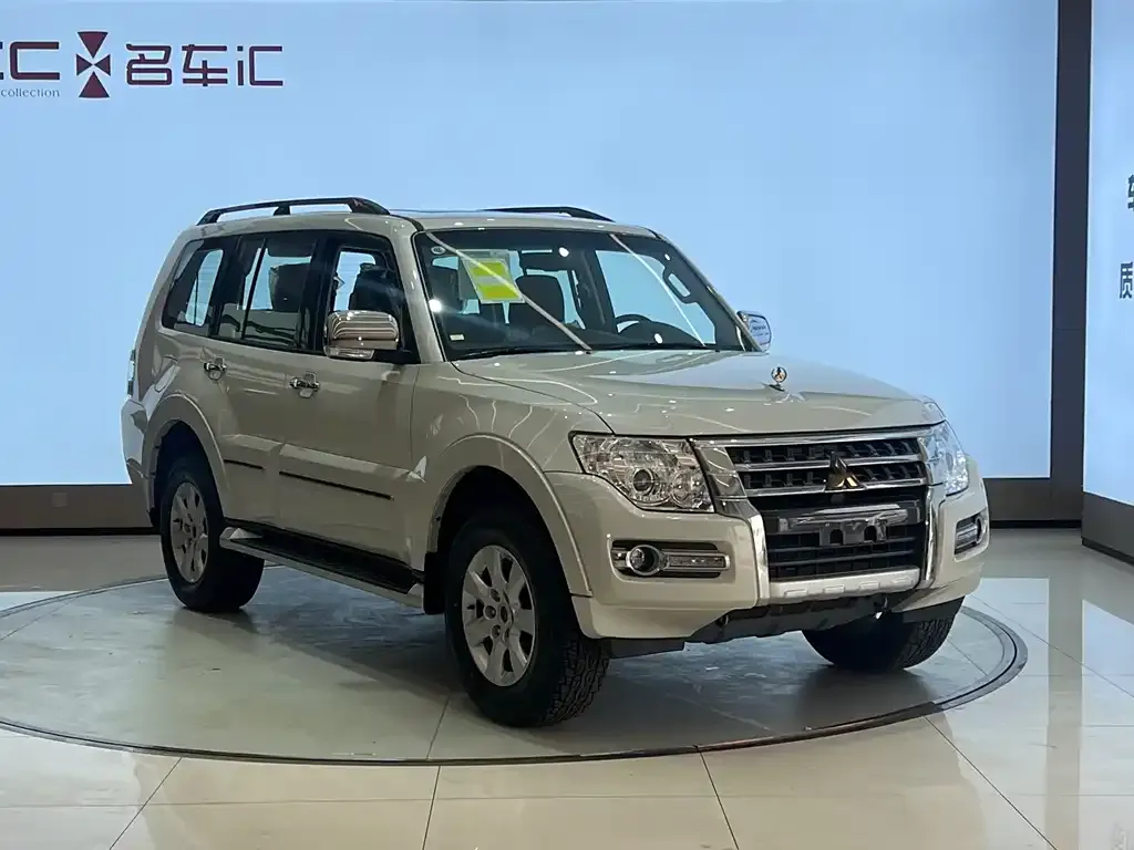 Mitsubishi Pajero (Import) — фото 3