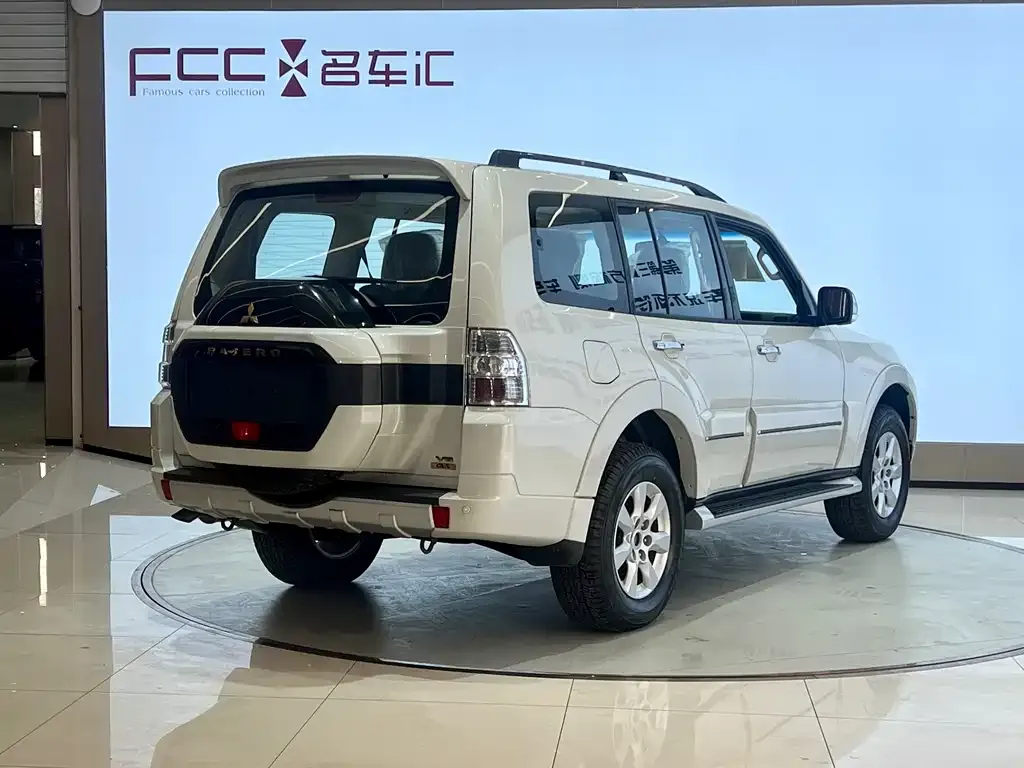 Mitsubishi Pajero (Import) — фото 4