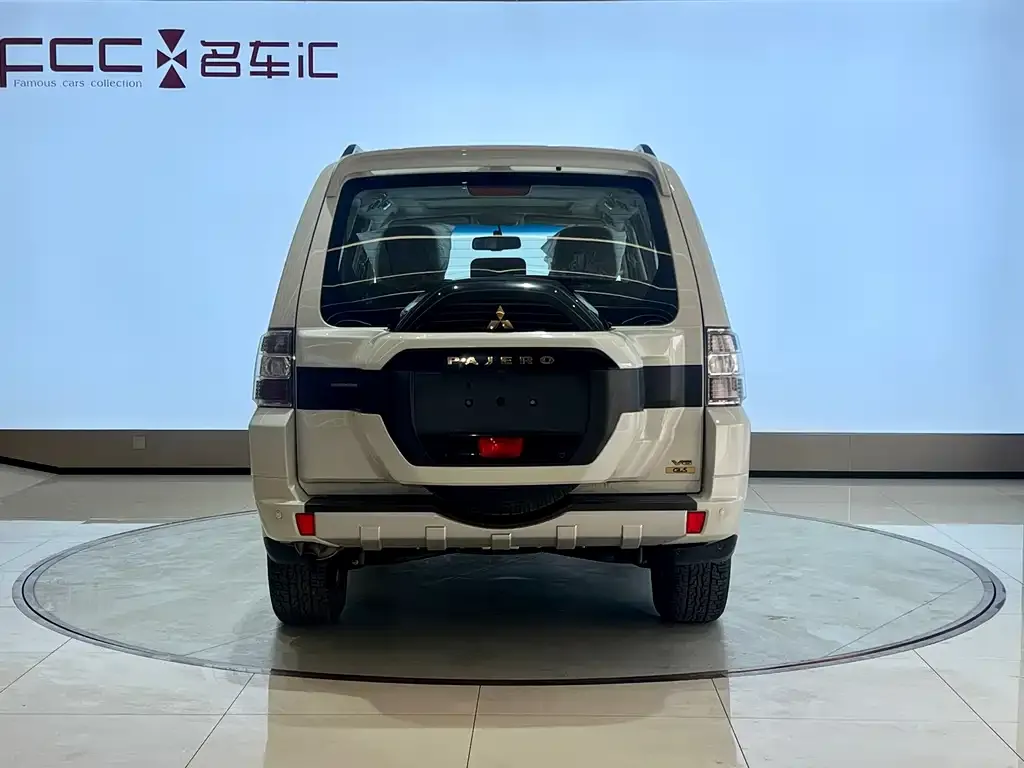 Mitsubishi Pajero (Import) — фото 5