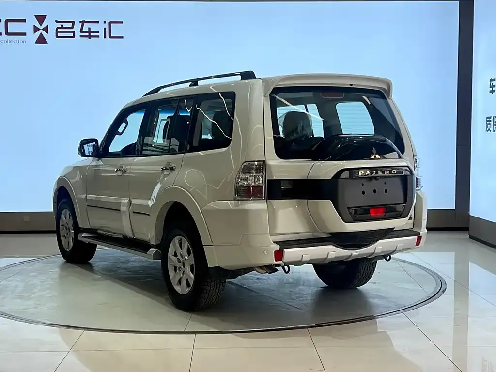 Mitsubishi Pajero (Import) — фото 6