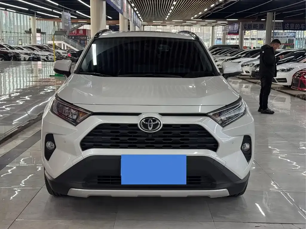 Toyota RAV4 — фото 2