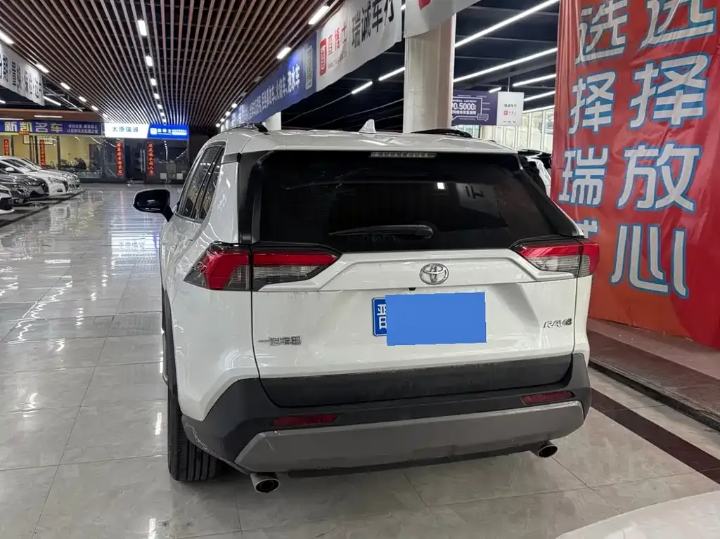 Toyota RAV4 — фото 3