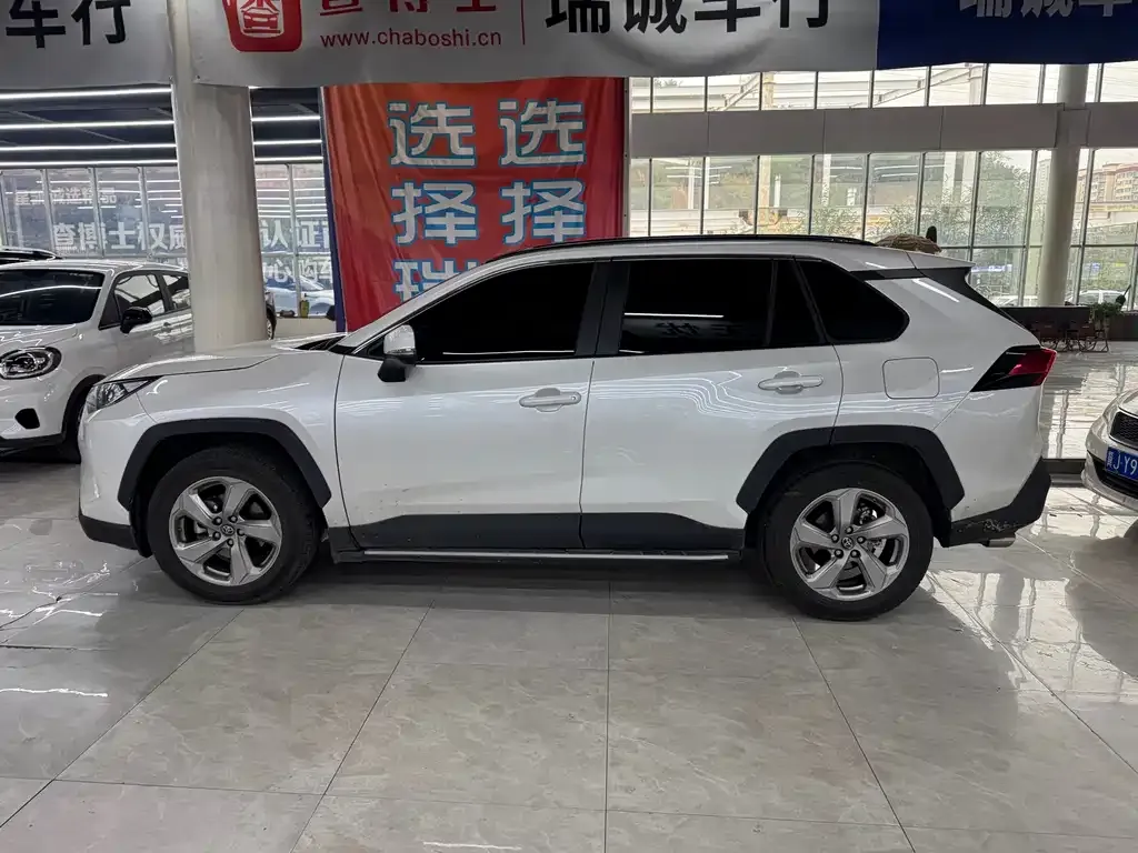 Toyota RAV4 — фото 4