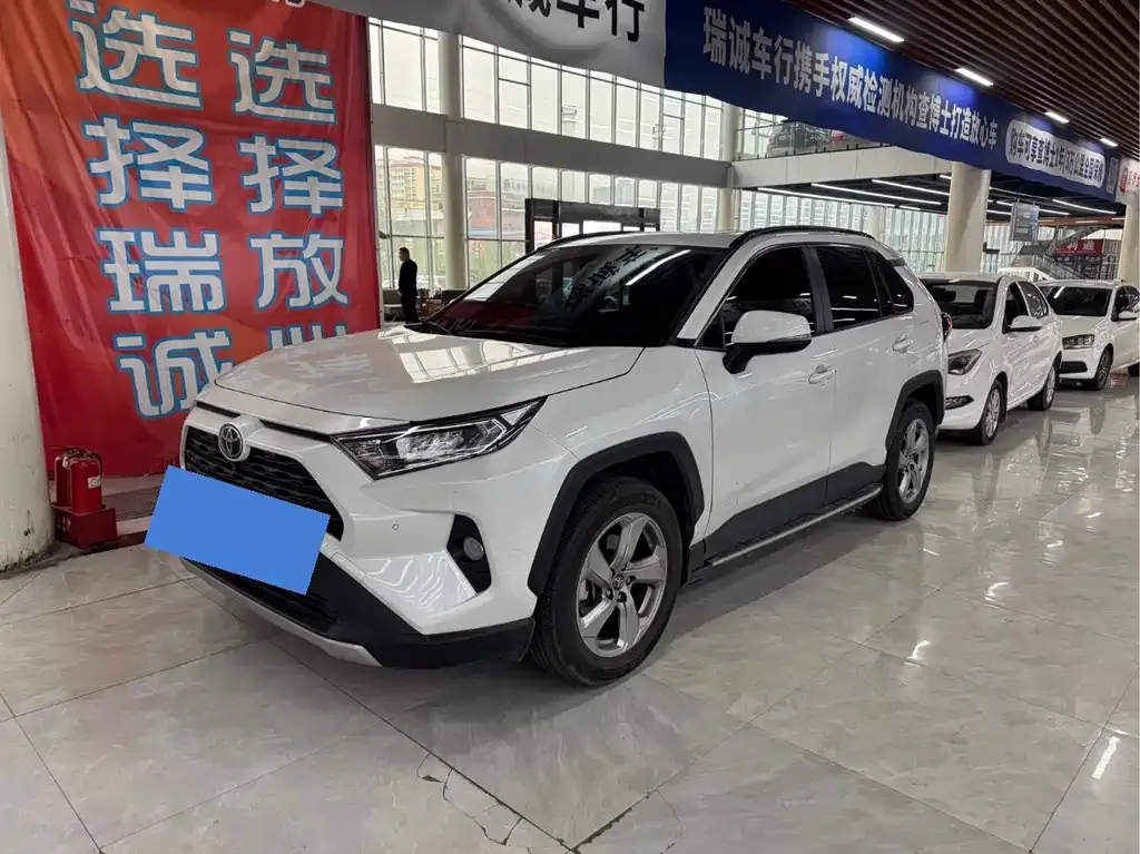 Toyota RAV4 — фото 5