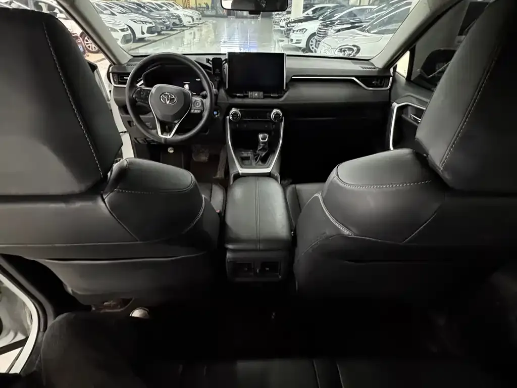 Toyota RAV4 — фото 6