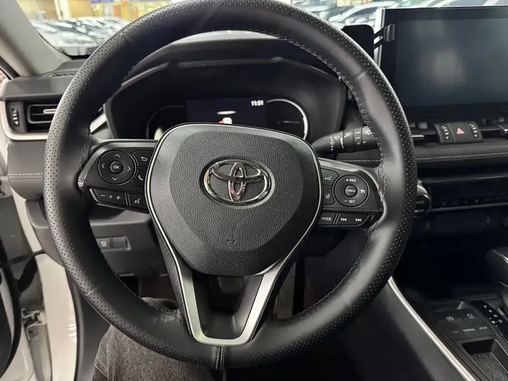 Toyota RAV4 — фото 9