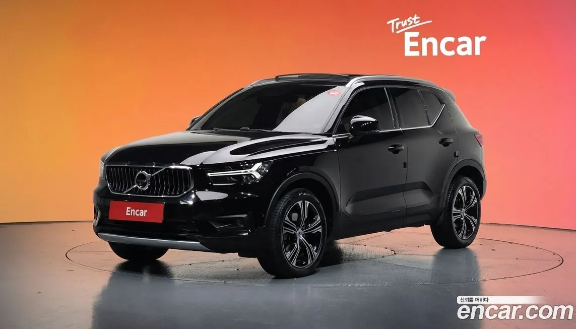 Volvo XC40 — фото 1