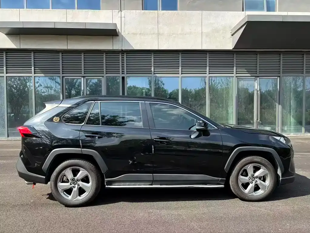 Toyota RAV4 — фото 10