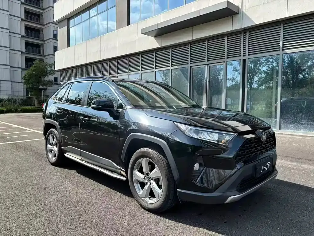Toyota RAV4 — фото 2