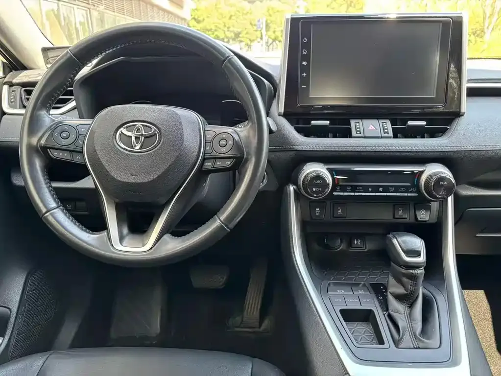 Toyota RAV4 — фото 5