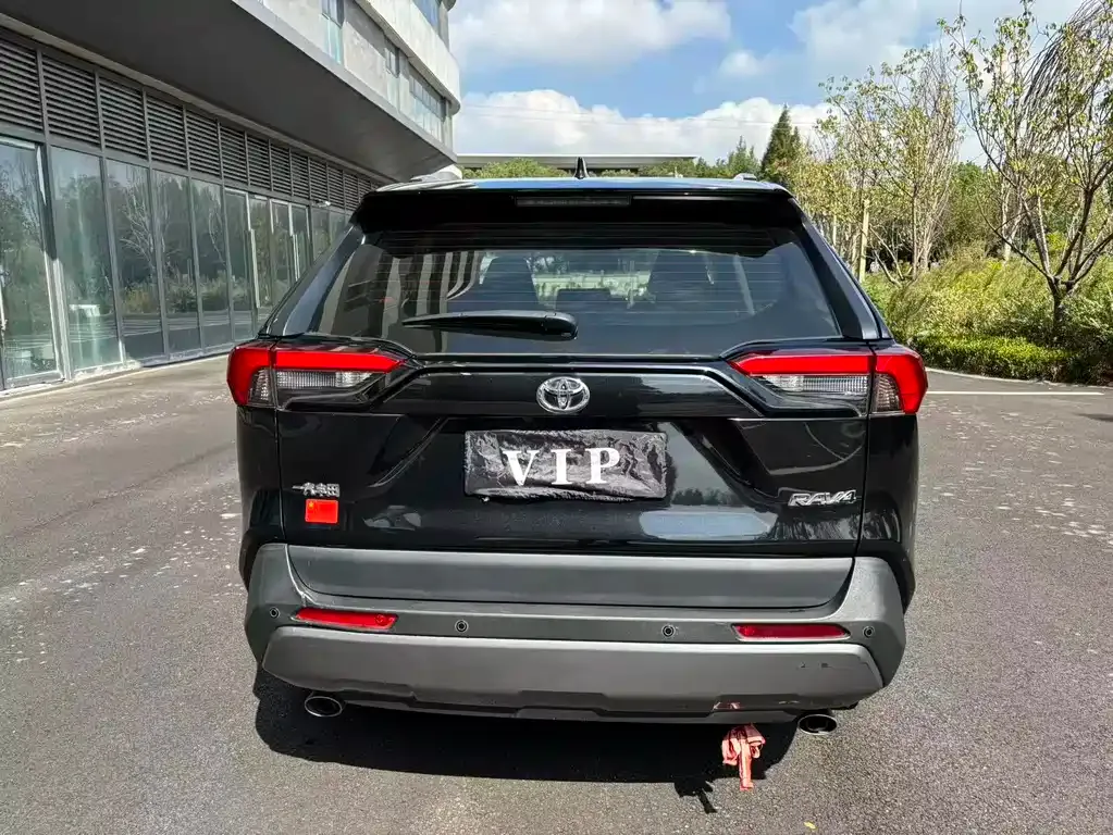 Toyota RAV4 — фото 9
