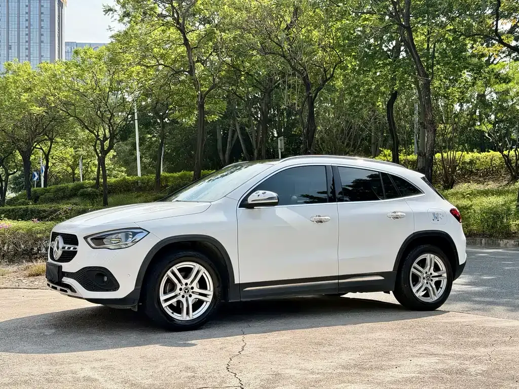 Mercedes-Benz GLA — фото 1