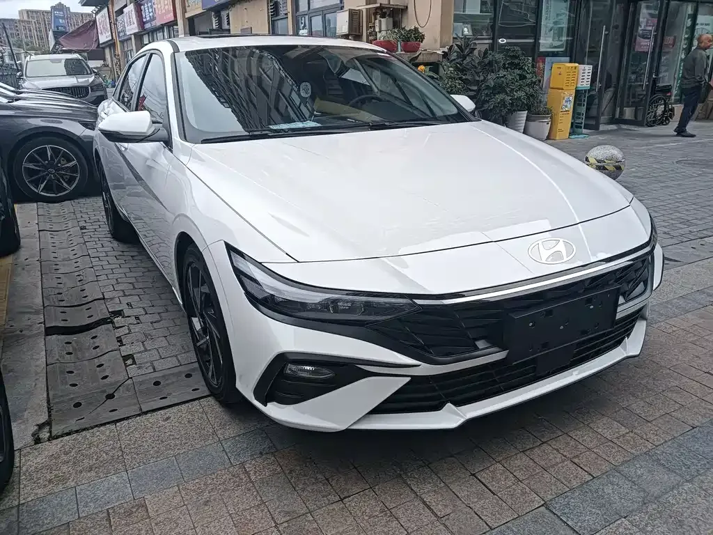 Hyundai Elantra — фото 3