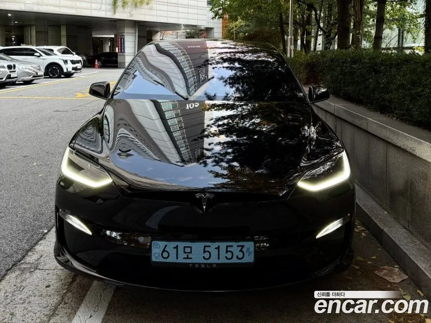 Tesla Model X — фото 1