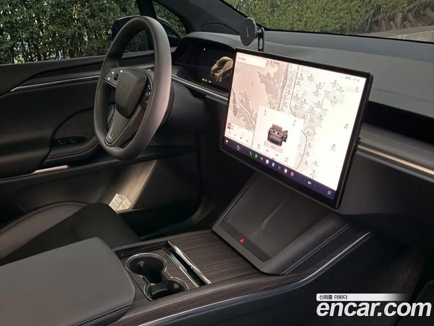 Tesla Model X — фото 8