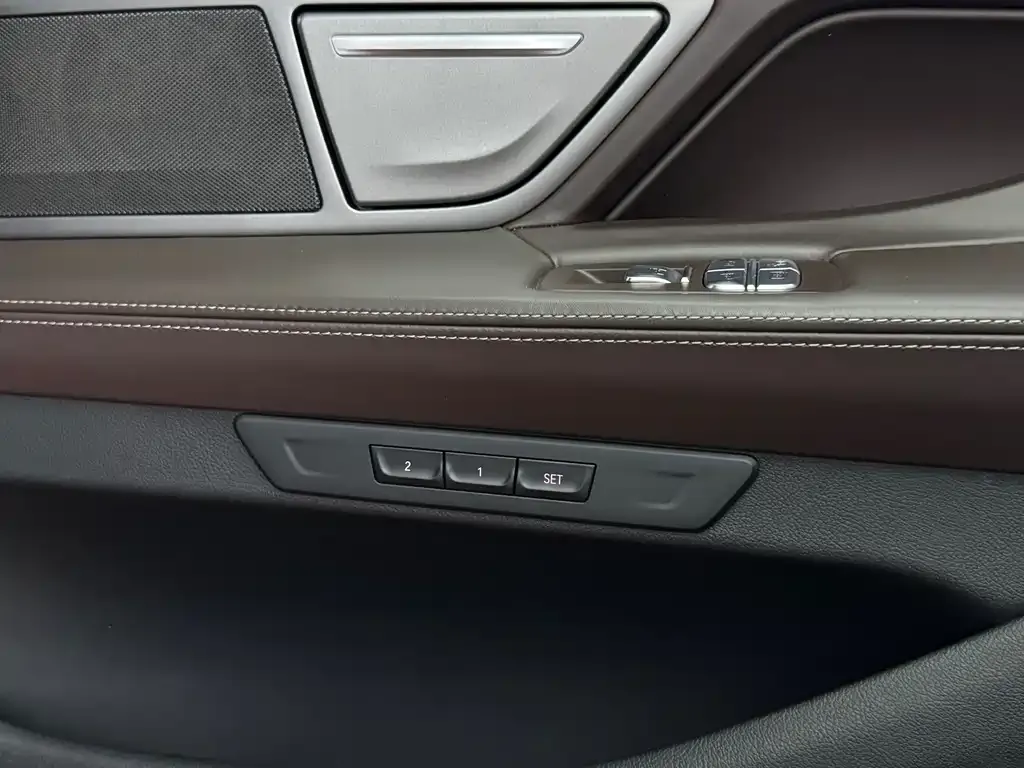 BMW 7 Series — фото 4