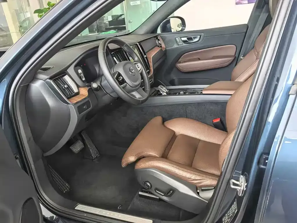 Volvo XC60 — фото 4