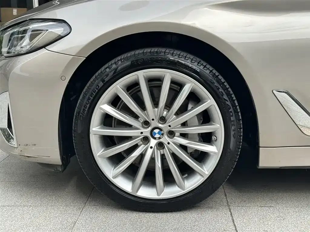 BMW 5 Series — фото 10
