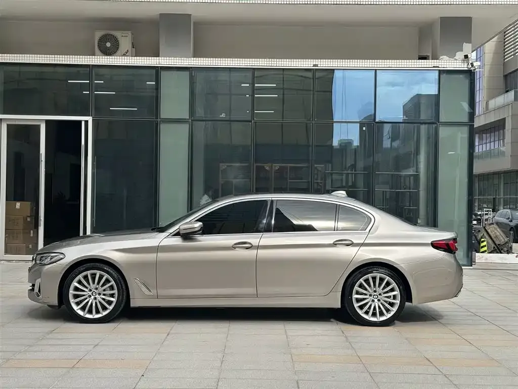 BMW 5 Series — фото 9