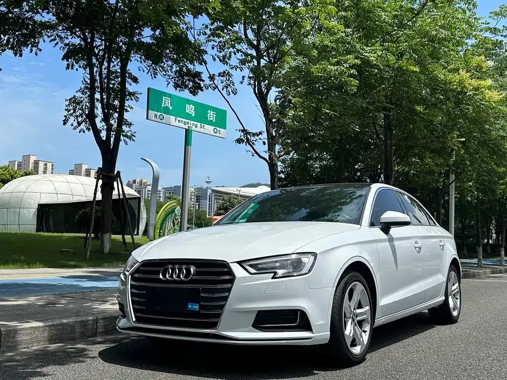 Audi A3 — фото 1